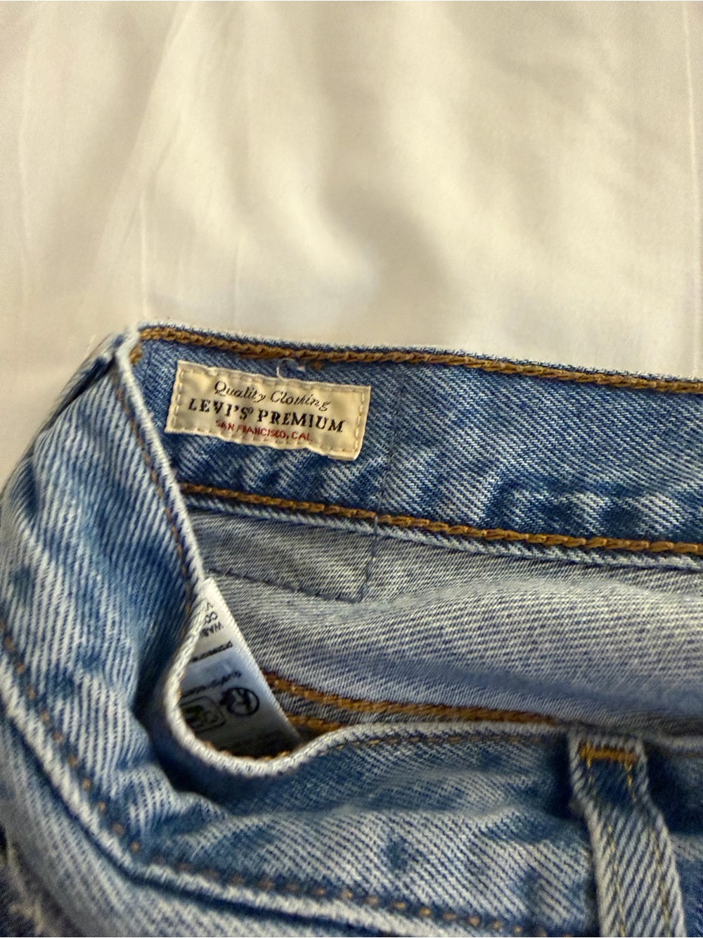 Levis Blue women’s 501 90s Straight-Leg Jeans - Picture 4 of 5